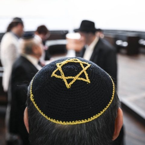 Americano é condenado a quatro anos de prisão por cuspir em judeus e proferir ofensas nazistas em SP