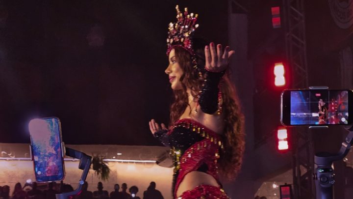 Anitta é coroada rainha de bateria da Grande Rio em noite inspirada por ‘Equilibrium II’: ‘Sempre sonhei estar nesse lugar’