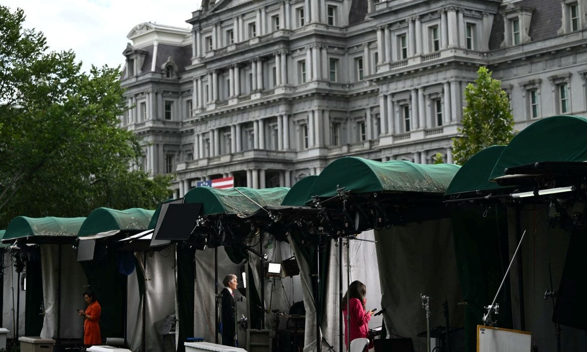 Após proibição de Trump, jornalistas da CNN, MS NOW e Politico têm acesso negado à Casa Branca