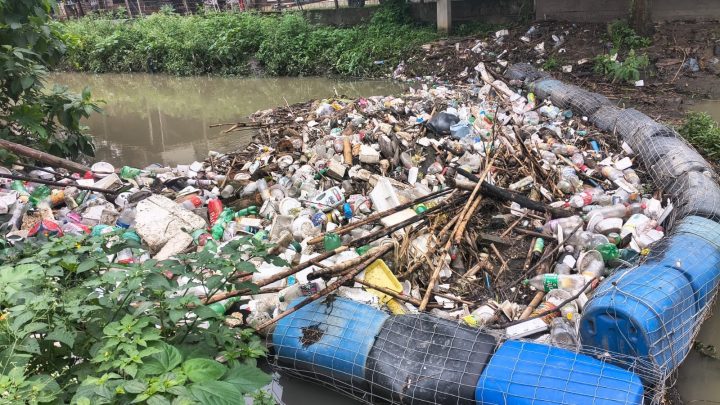Após quatro anos, rio da Região Oceânica de Niterói perde ecobarreira