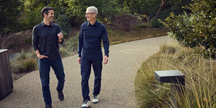 Apple define pacote de remuneração de US$ 58 milhões para Ternus e US$ 47 milhões para Cook