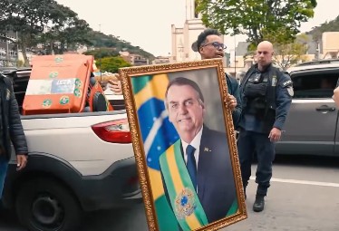 Apreensão de quadro de Bolsonaro em ato de candidato do PL deve chegar ao MP Eleitoral