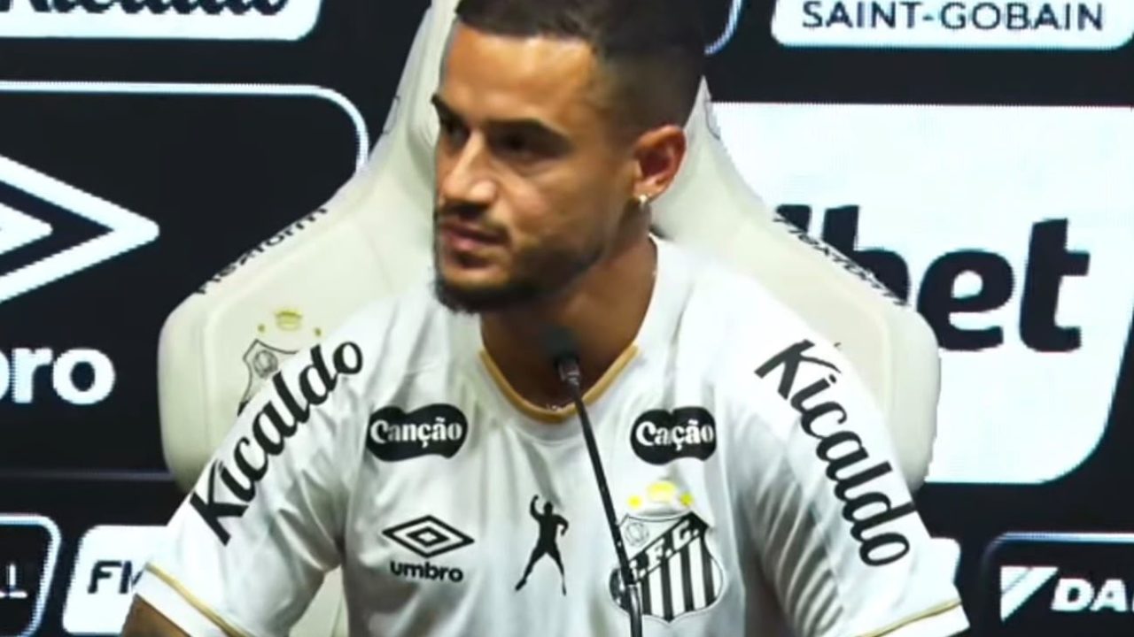 Apresentado no Santos, Coutinho relembra saída do Vasco: 'Estádio inteiro me xingando'