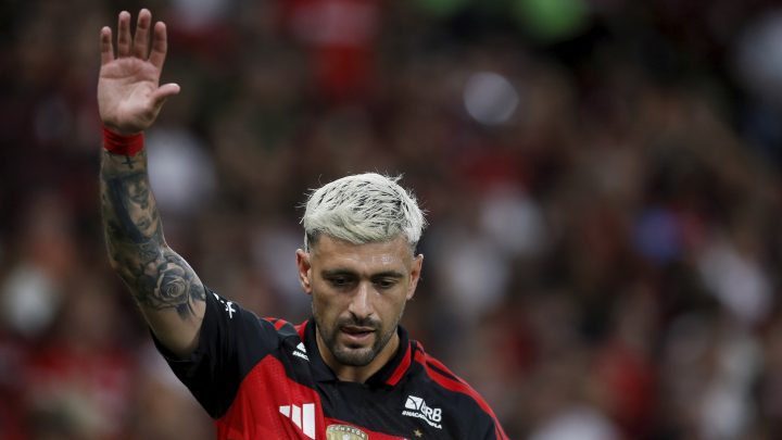 Arrascaeta comenta polêmica com Lino no Flamengo: 'Jogo com mais 10'
