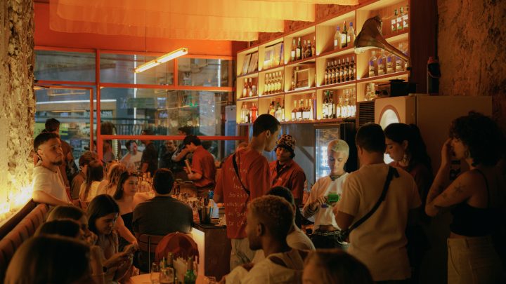 Bares e restaurantes crescem 7,4% em agosto, 11º mês consecutivo de alta