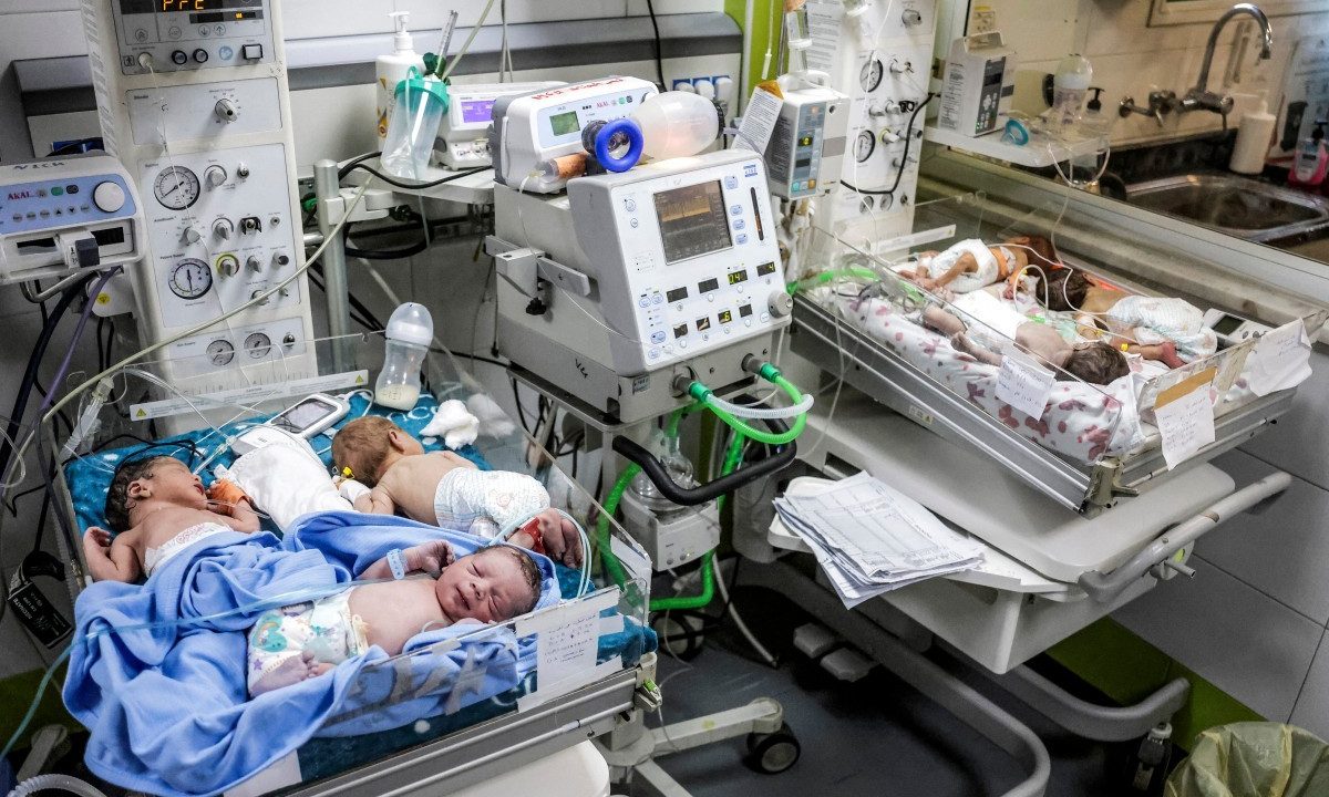 Bebês prematuros dividem incubadoras em Gaza em meio à falta de equipamentos e ao colapso dos hospitais