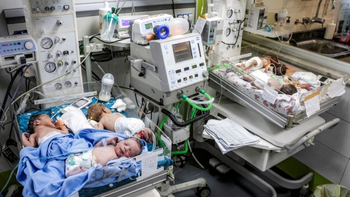 Bebês prematuros dividem incubadoras em Gaza em meio à falta de equipamentos e ao colapso dos hospitais