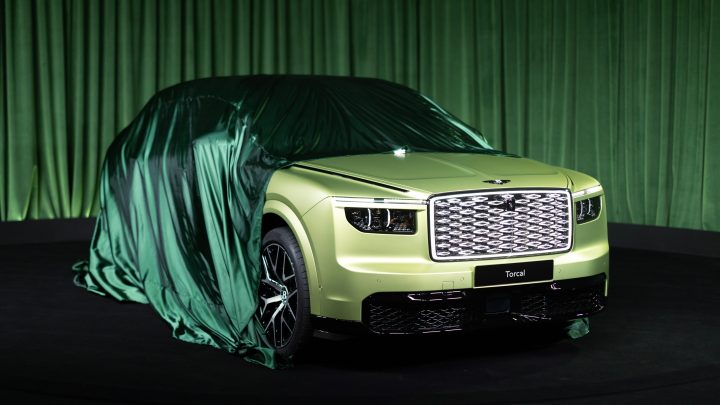 Bentley revela seu primeiro carro elétrico, um SUV de luxo com forro de lã de ovelha