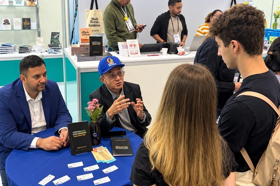 Bibiano Costa lança método inédito para estudar números primos na Bienal de SP