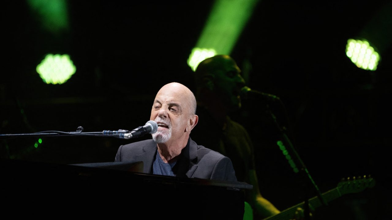 Billy Joel revela cirurgia no cérebro após diagnóstico de condição rara