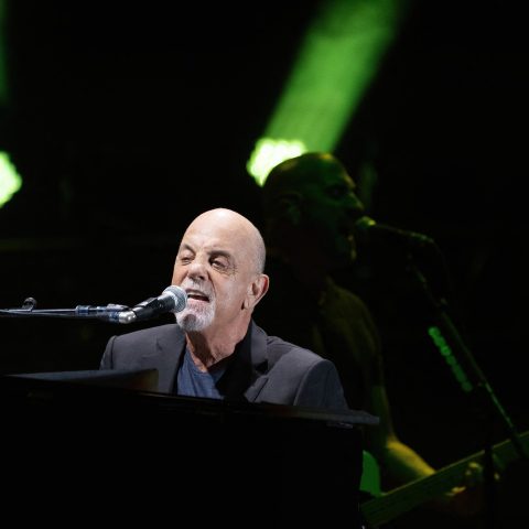 Billy Joel revela cirurgia no cérebro após diagnóstico de condição rara