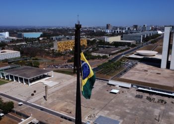 Brigas e crises agitam Brasília
