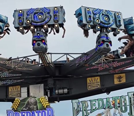 Brinquedo trava a 16 metros de altura e deixa visitantes de cabeça para baixo na Oktoberfest