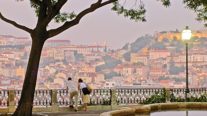 Burocracia em Portugal dita se tirar cidadania leva cinco meses ou quatro anos