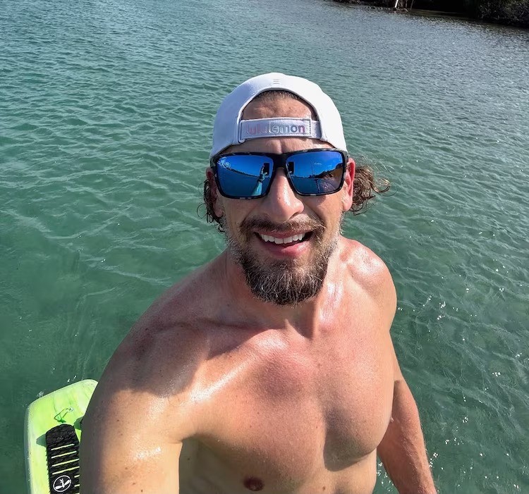Buscas por homem desaparecido enquanto praticava stand-up paddle na Flórida chegam ao 5º dia