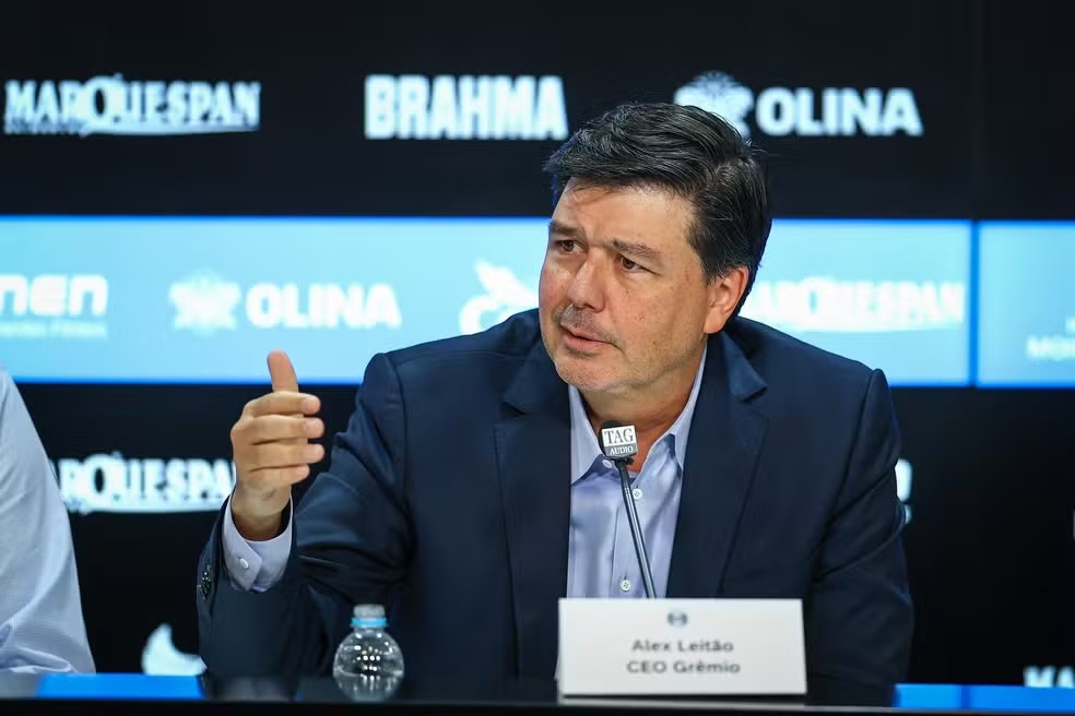 CEO do Grêmio fala em 'roubo' em derrota e chama Botafogo de 'time de picaretas'; alvinegro promete processo