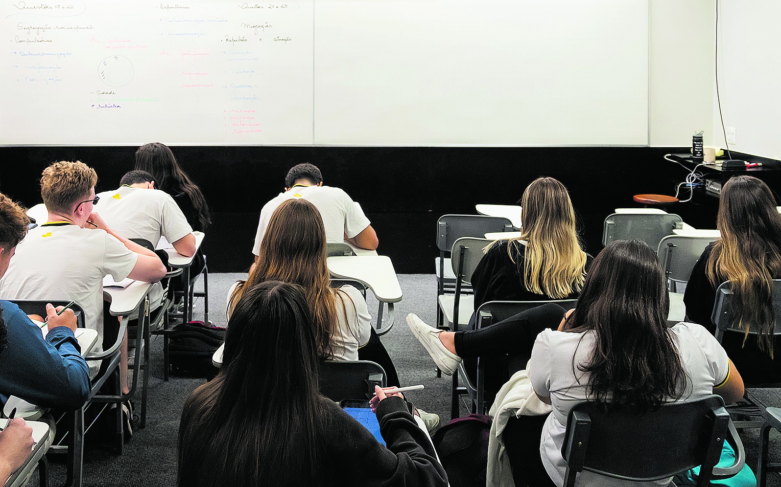 CNE aprova regulamentação da IA na educação e proíbe alunos até o 5º ano de usarem sozinhos na escola
