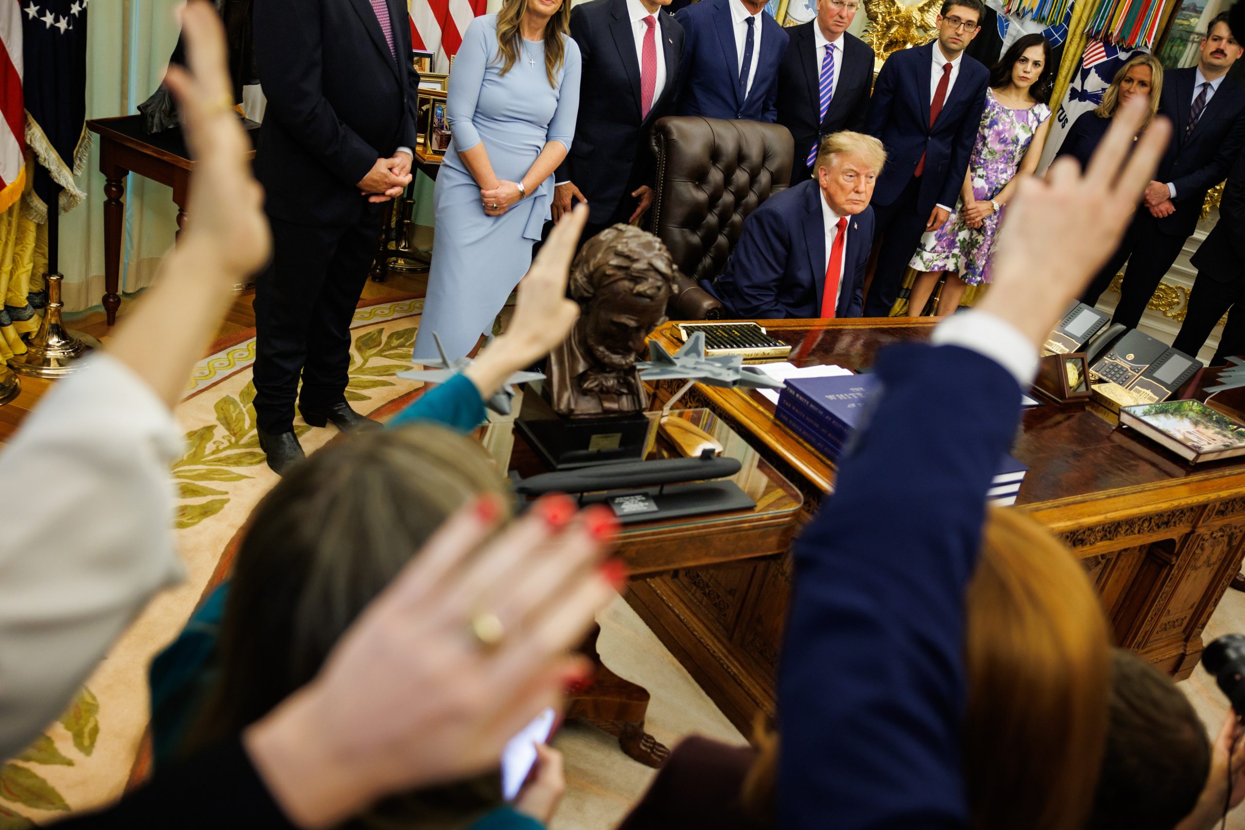 CNN, MSNBC e Politico entram com ação contra Trump após proibição de acesso à Casa Branca