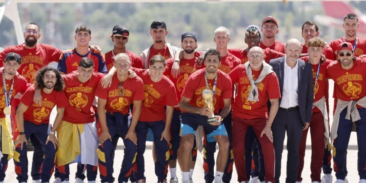 Campeão da Copa do Mundo pela Espanha anuncia aposentadoria da seleção