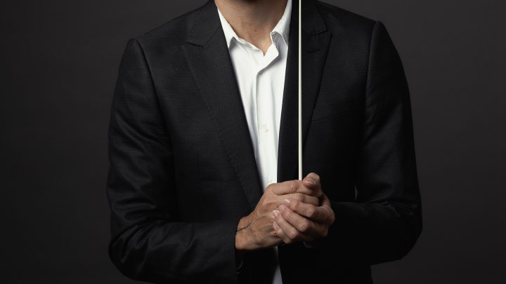 Carlos Prazeres estreia no Projeto Aquarius 46 anos depois de seu pai, Armando, reger a OSB na Igreja da Candelária
