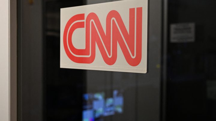 Casa Branca exclui CNN de cobertura de viagem de Trump nos EUA