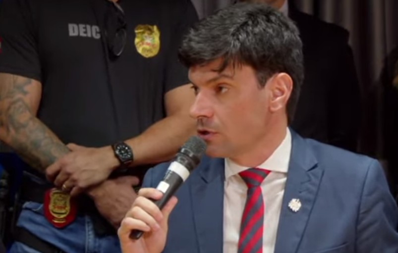 Caso Cão Orelha: MP quer que ex-delegado-geral de SC pague até R$ 795 mil