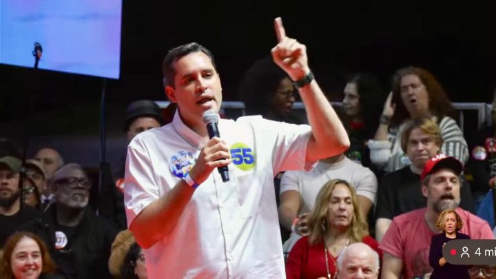 Cavaliere é vaiado ao citar Pedro Paulo em ato de Lula; Paes não comparece
