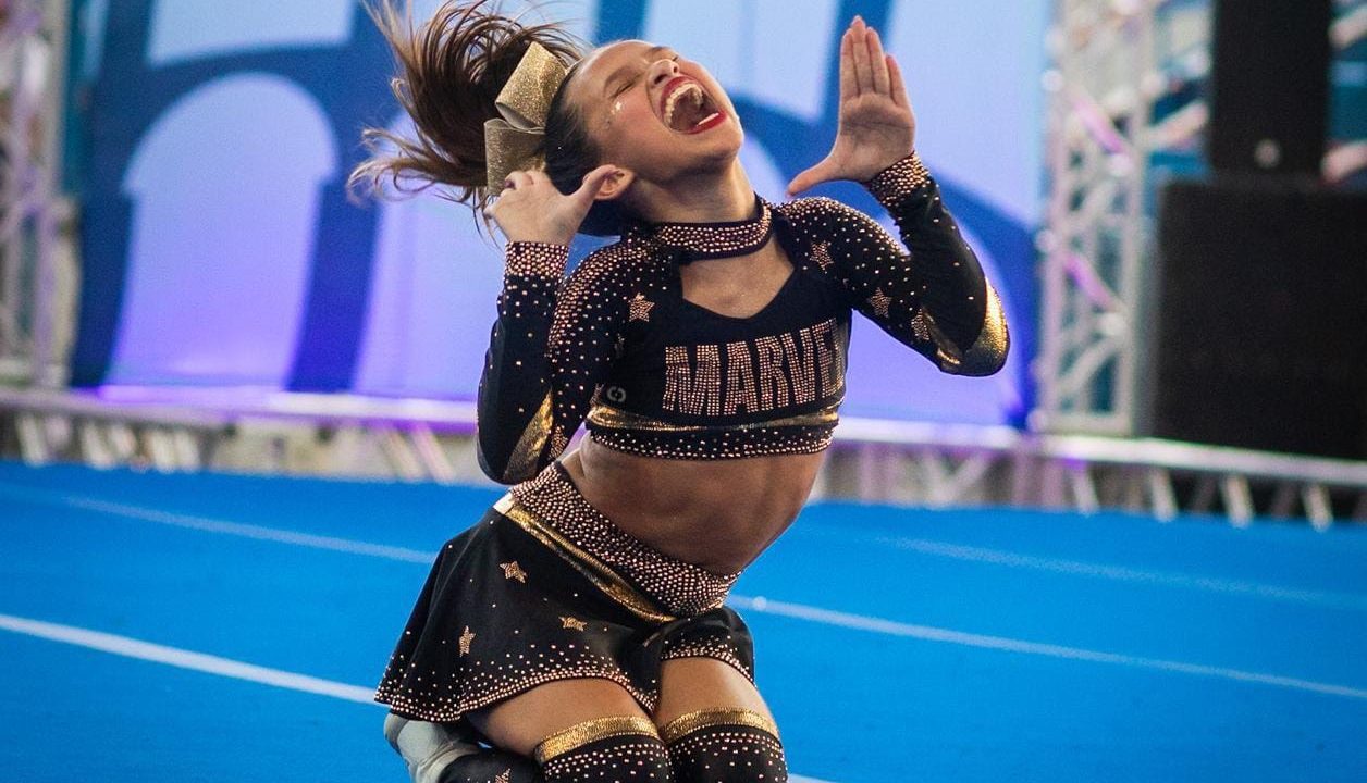Cheerleading leva acrobacias, sincronia e dança à Arena Niterói