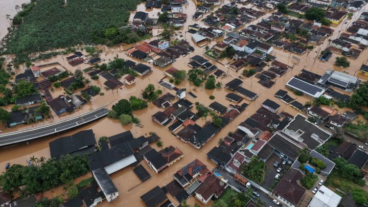 Chuva em SP deixa comunidades isoladas e famílias desalojadas no Vale do Ribeira