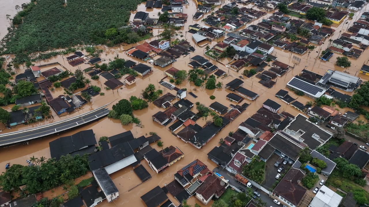 Chuva em SP deixa comunidades isoladas e famílias desalojadas no Vale do Ribeira