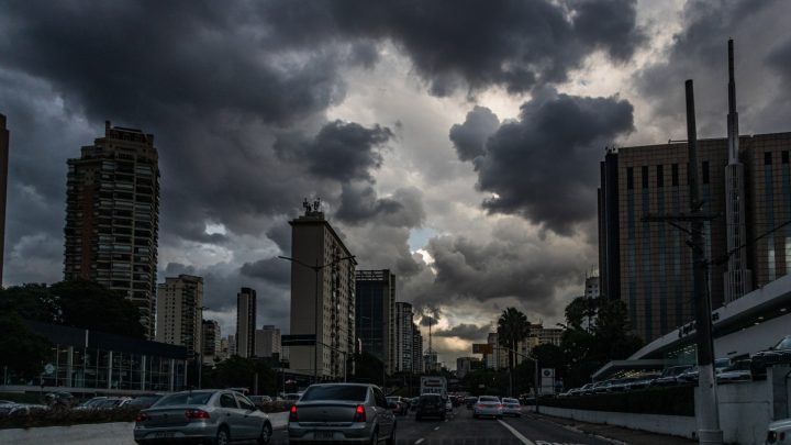Chuvas deixam dois mortos e um desaparecido em SP; governo decreta emergência em cinco cidades
