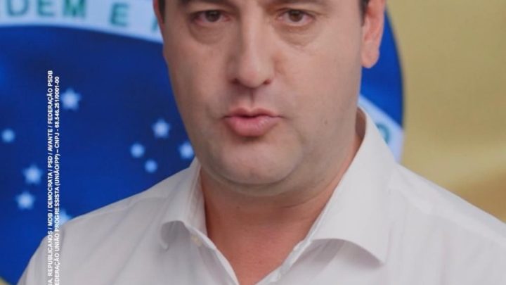 Com aliado em dificuldades, Ratinho usa voto a favor de Dino em sabatina no Senado para vincular Moro ao ministro do STF