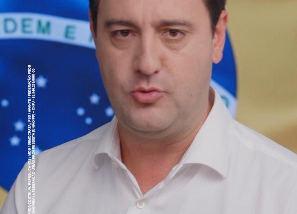 Com aliado em dificuldades, Ratinho usa voto a favor de Dino em sabatina no Senado para vincular Moro ao ministro do STF