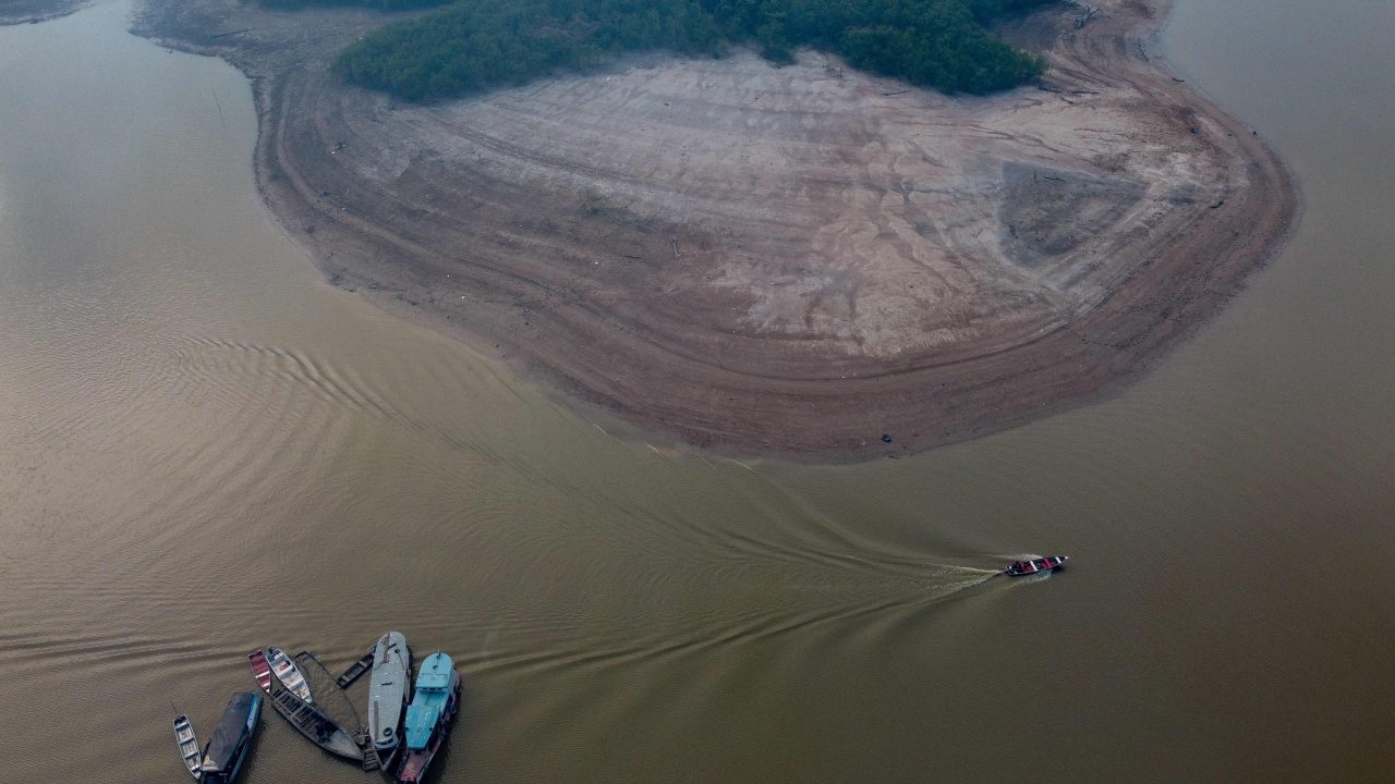 Com baixa nos rios da Amazônia, empresas de navegação querem cobrar 'taxa de seca', mas regulador restringe