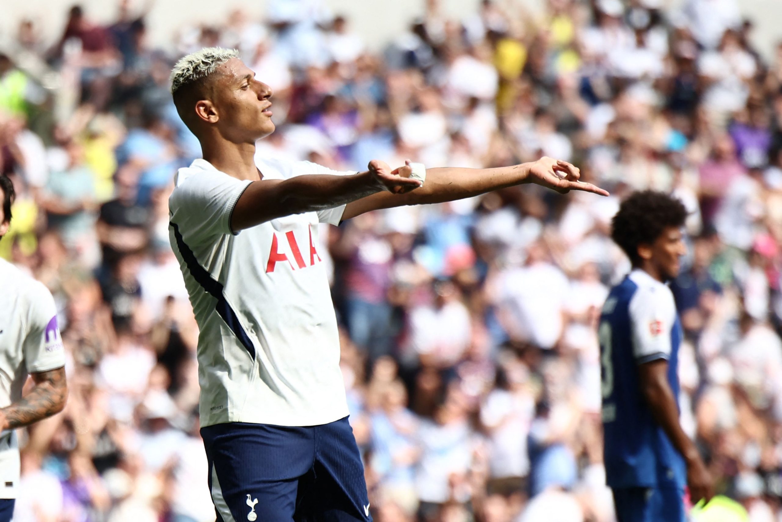Com futuro indefinido, Richarlison não é inscrito pelo Tottenham na Premier League