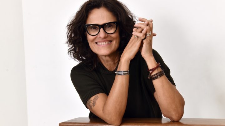 Completando 45 anos de carreira, Zélia Duncan apresenta o seu álbum 'Agudo Grave' no Vivo Rio ao lado de Lenine e Maria Beraldo
