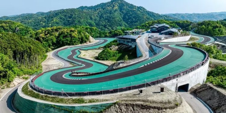 Conheça o resort no Japão que combina pista de corrida particular e hotel cinco estrelas; vídeo