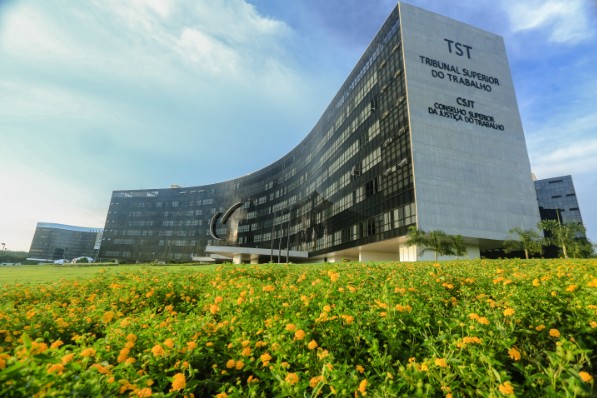 Correios: TST retoma hoje julgamento de greve