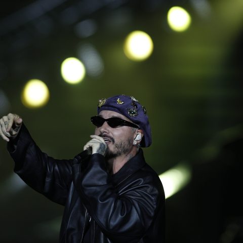 Crítica: J Balvin se esforça mas não comove público no Palco Mundo