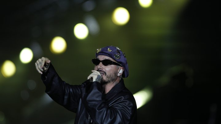 Crítica: J Balvin se esforça mas não comove público no Palco Mundo