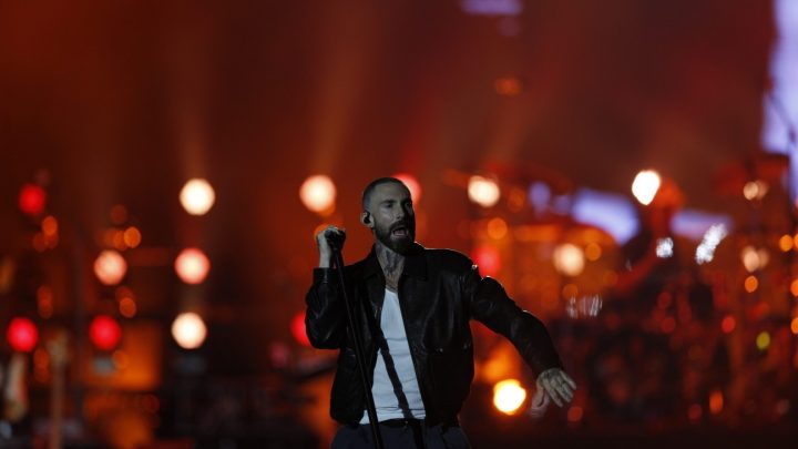 Crítica: Maroon 5 prova que repertório envelheceu bem e empolga os fãs na Cidade do Rock