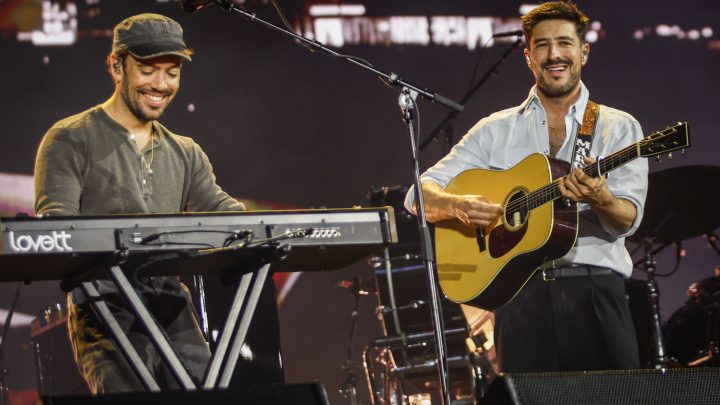 Crítica: Sunset 'intimista' aplaude folk britânico do Mumford & Sons