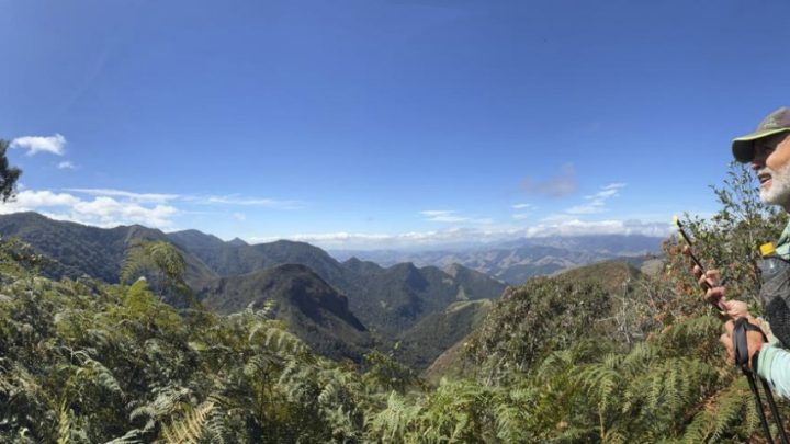 Da praia à montanha: aos 60 anos, voluntário conclui 2.200km de trilha pelo estado do Rio em quatro meses
