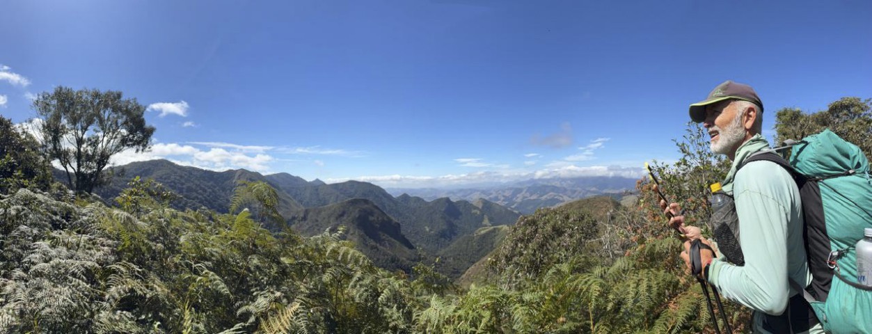 Da praia à montanha: aos 60 anos, voluntário conclui 2.200km de trilha pelo estado do Rio em quatro meses