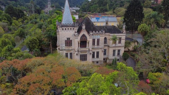 De Santa Teresa a Petrópolis: conheça castelos centenários que resistem ao tempo no Rio