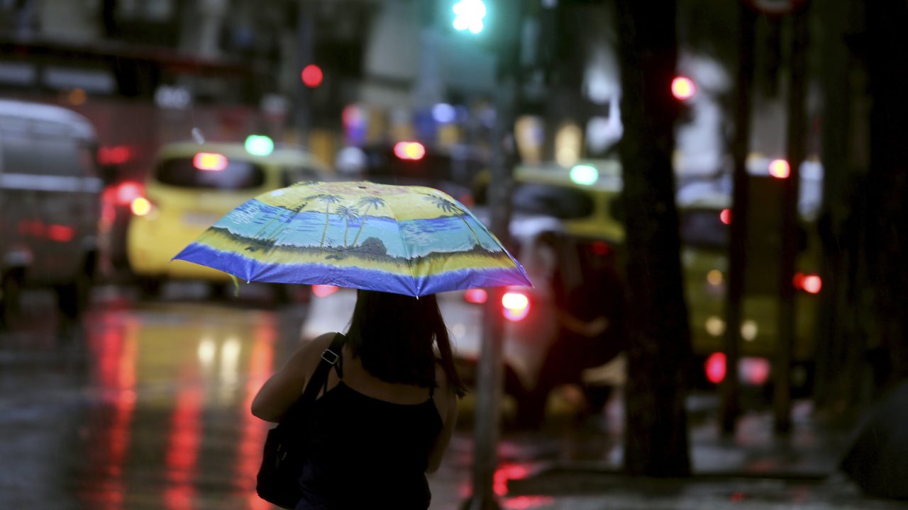 Defesa Civil alerta para risco de pancadas de chuva, raios e ventos fortes no Rio