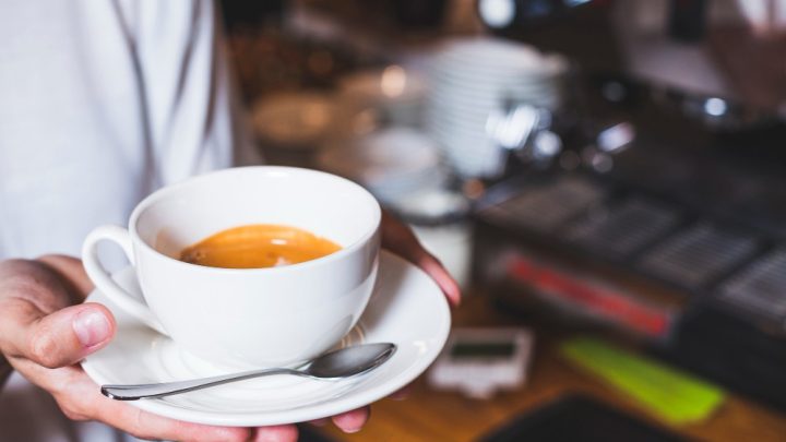 Deixar o café esfriar pode dizer mais sobre sua rotina do que você imagina