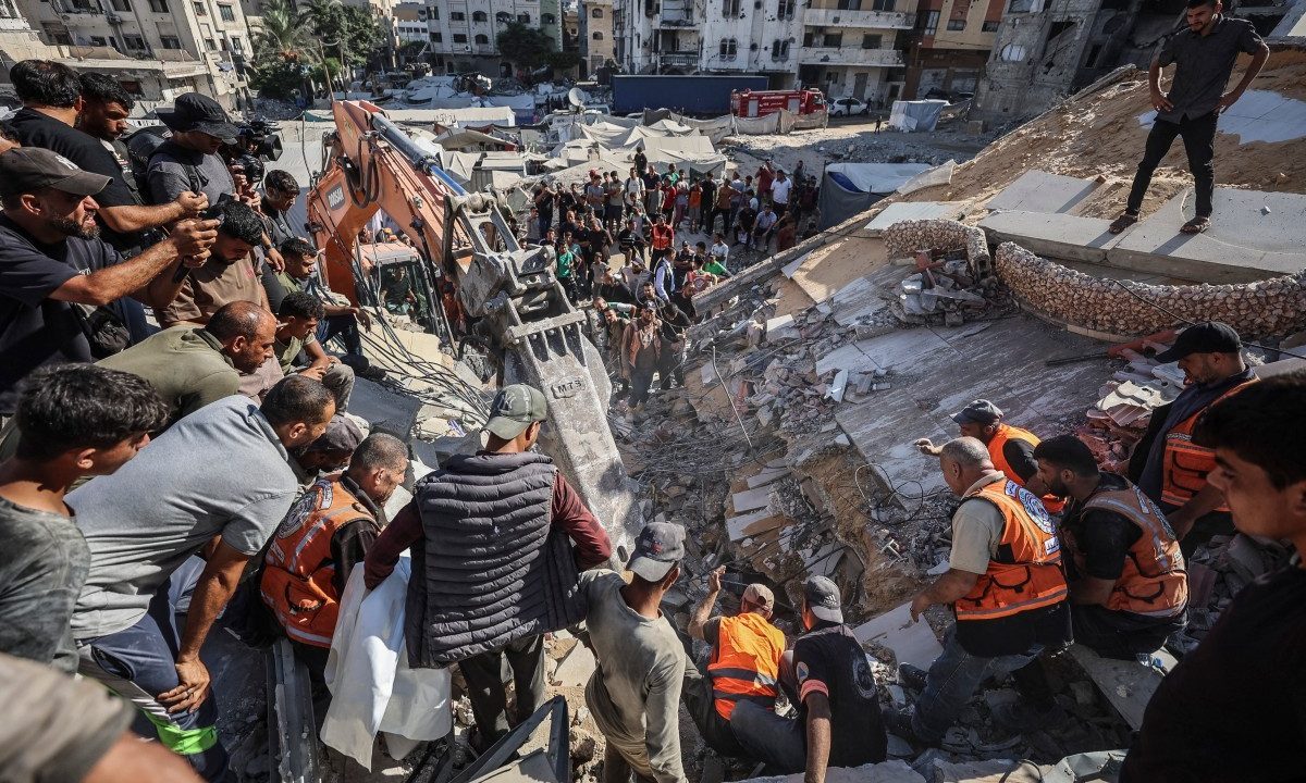 Desabamento de prédio de seis andares deixa 12 mortos e ao menos 100 desaparecidos em Gaza