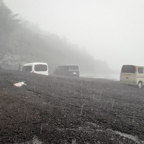 Deslizamento atinge estacionamento do Monte Fuji, no Japão, no último dia da temporada de escaladas