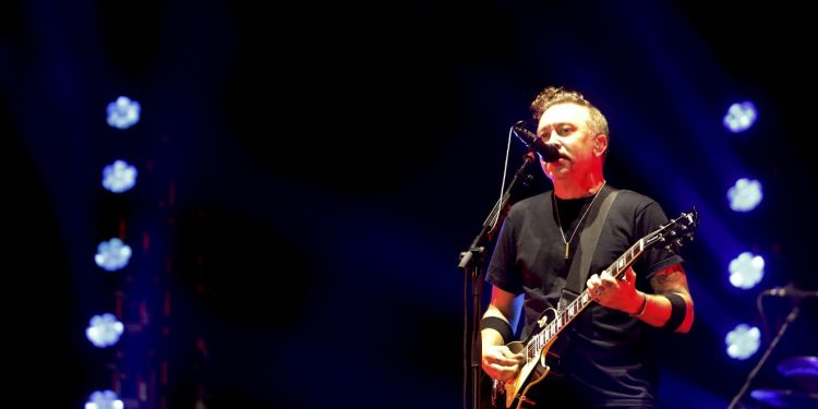 Dia de calorão, roupas pretas e rock'n'roll: Leia as críticas dos shows do primeiro dia do Rock in Rio